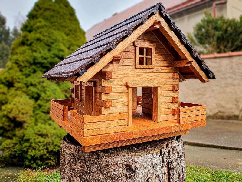 Dubová roubenka s šindelovou střechou - detail provedení